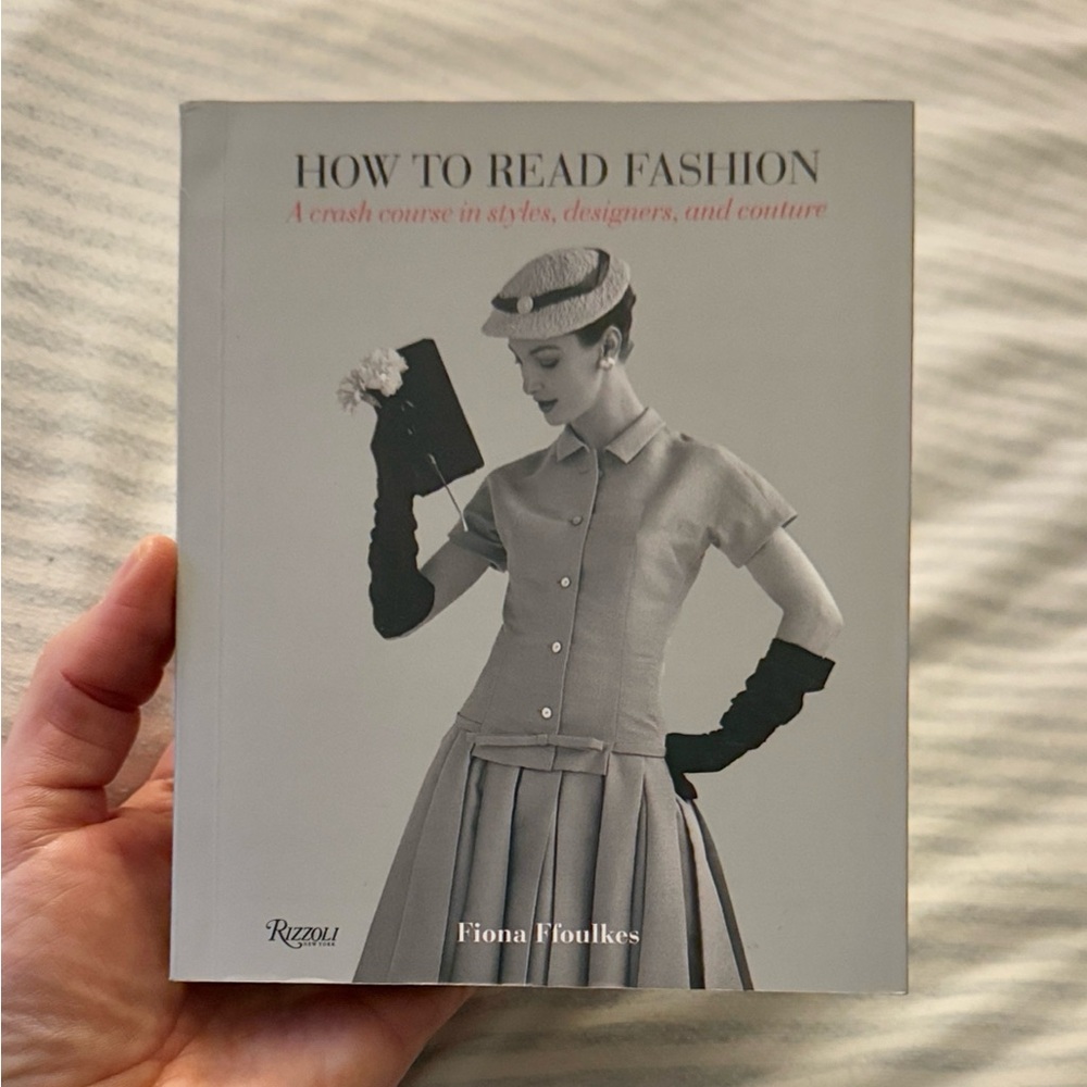 Rizzoli Fashion Guide in Gray and Black